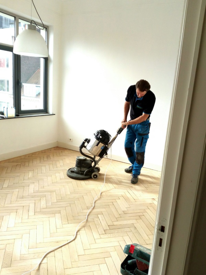 Parquet : Ponçage, vitrification (huile, vernis) et pose ou réparation de parquet, quickstep ou laminé.