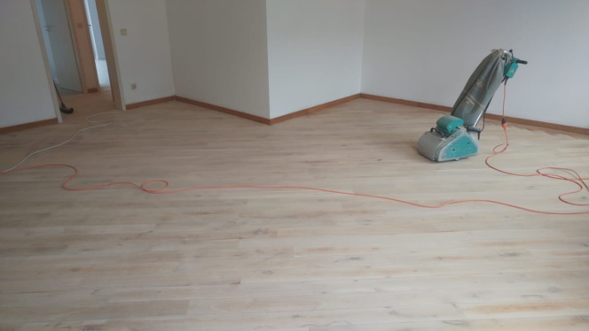 Parquet : Ponçage, vitrification (huile, vernis) et pose ou réparation de parquet, quickstep ou laminé.