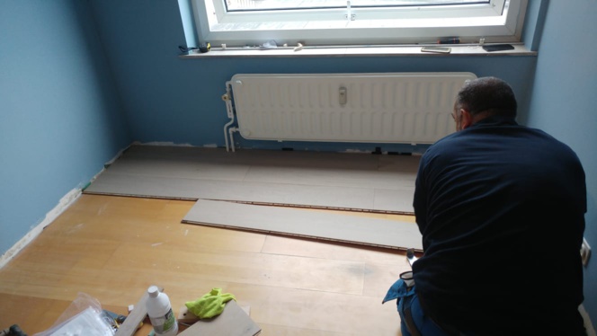 Parquet : Ponçage, vitrification (huile, vernis) et pose ou réparation de parquet, quickstep ou laminé. Parquet : Ponçage, vitrification (huile, vernis) et pose ou réparation de parquet, quickstep ou laminé.